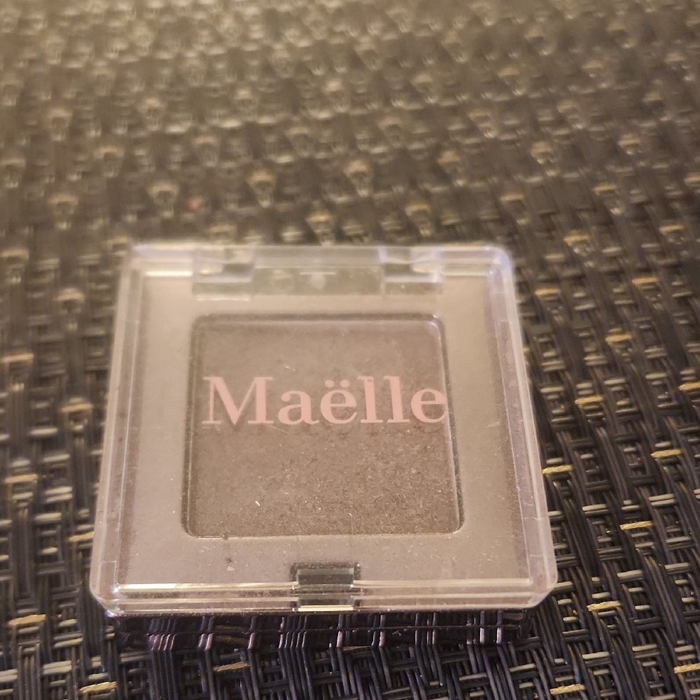 Maëlle Single Eyeshadow — Smoky Charcoal